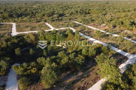 Vodnjan, Mandriol, poljoprivredna parcela s putem 462 m², 900 m od mora