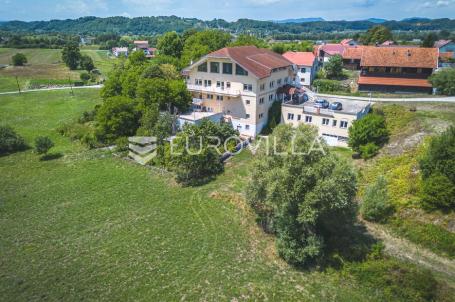 Oroslavlje, stambeno poslovni objekt 1861 m² na predivnoj lokaciji