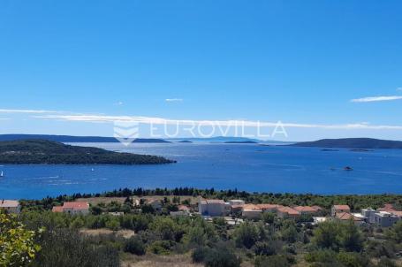 Trogir, Seget, građevinsko zemljište s pogledom, 740 m²