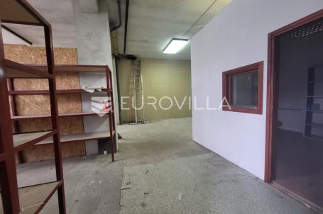 Zagreb, Mikulići, skladišni prostor 130 m2