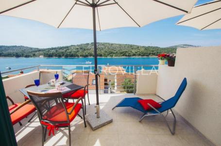 Kaprije, prekrasna kuća s apartmanima, 180 m²
