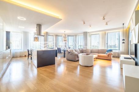 Zagreb, Maksimir, četverosoban stan na savršenoj lokaciji 158 m² 3 garažna parkirna mjesta