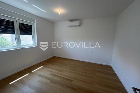 Pag, Mandre, Trosoban stan 93 m² na 2. katu, NOVOGRADNJA u blizini mora, S6