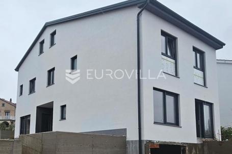 Luksuzan dvoetažni stan u novogradnji, Malinska, 300m do mora