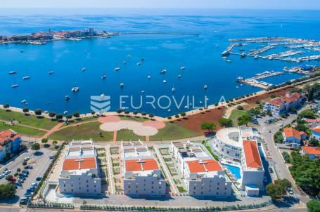 Istra, Umag, opremljen apartman s velikom loggiom B22