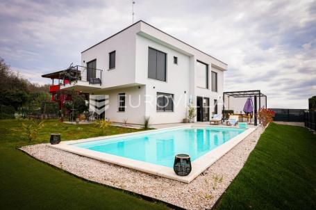 Istra, Umag, moderna kuća na odličnoj lokaciji