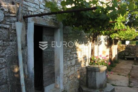 Istra, Šajini, kamena kuća sa šternom 166m2 za adaptaciju