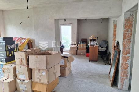 Karlovac, Udbinja, stambena kuća 293 m², 3 stambene jedinice