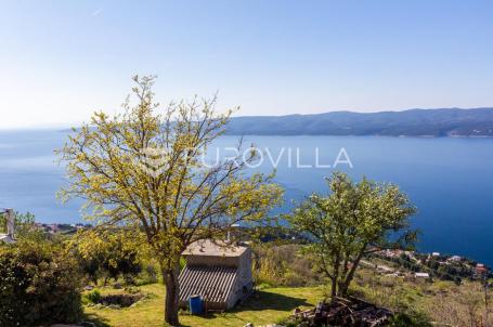 Omiš, Lokva Rogoznica, atraktivno građevinsko zemljište  površine 474 m2
