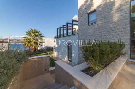 Trogir, prekrasna luksuzna vila nadomak mora 
