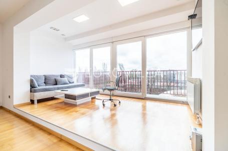 Zagreb, Cvjetno naselje, Veslačka ulica prekrasan trosoban stan 72 m²