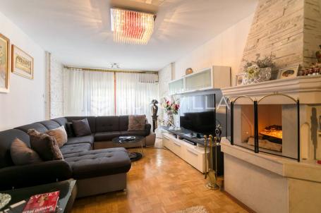 Rudeš, peterosoban stan neto korisne površine od 136 m²
