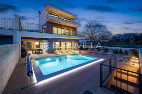 Istra, Banjole, dvojna vila, prvi red do mora, 244 m² s pogledom na Marinu