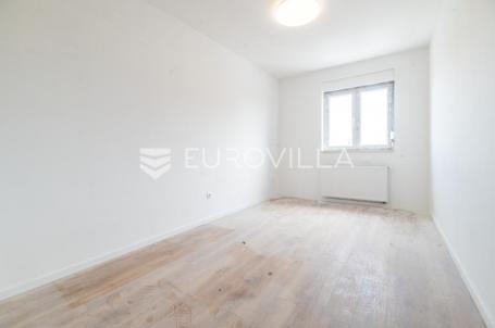 Zagreb, Dubrava, renovirani dvosoban stan 77 m²