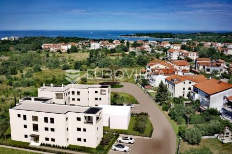 Istra, Poreč, moderan trosobni stan neto korisne površine od 85 m² blizina popularne plaže