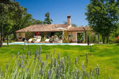Istra, Bale, vila s bazenom na imanju od 30.000 m2 u osami