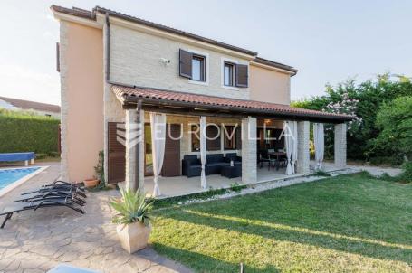Istra, Štokovci, dugoročni najam kamene vile s bazenom, jacuzzijem i saunom
