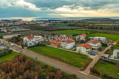 Istra, Novigrad, građevinsko zemljište 1.858 m2 stambene namjene