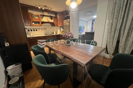 Krk, Grad Krk, trosoban stan 83,95 m², odlična lokacija, blizina svih sadržaja