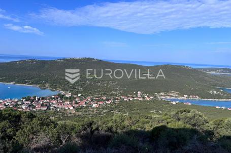 Zadar, otok Ist, građevinsko zemljište prvi red uz more