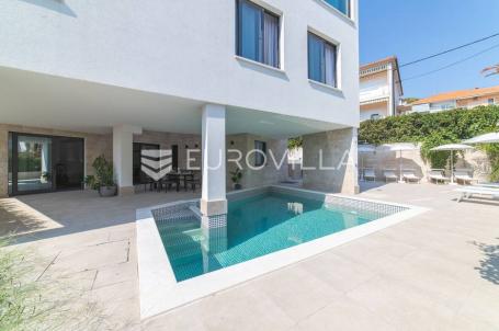 Trogir, luksuzna vila s bazenom, NKP 368 m2
