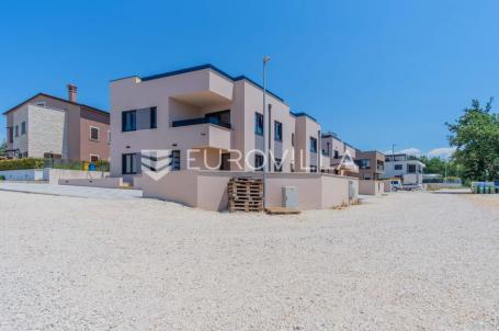 Istra, Poreč, trosoban stan s krovnom terasom