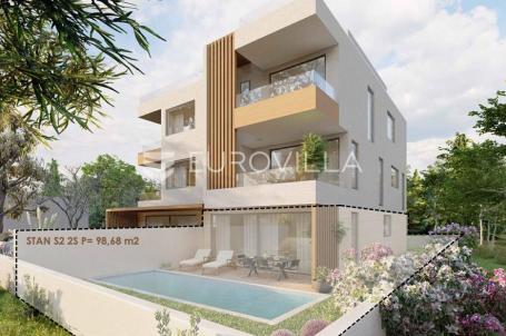 Zadar, Bibinje - prostrani dvosoban stan u prizemlju  s velikim vrtom i bazenom, 80m do mora