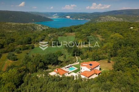 Istra, Rakalj, prekrasna vila s bazenom i pogledom na more na 1000 m² zemljišta