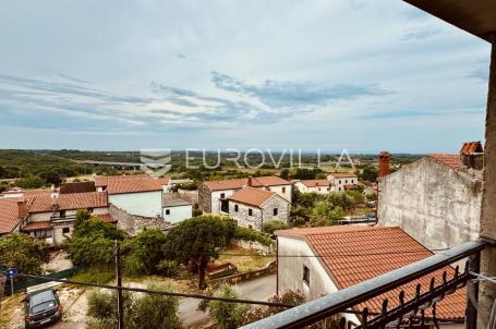 Istra, Brtonigla, Dvosoban stan u centru Brtonigle s pogledom na more