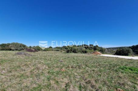 Istra, Volme, građevinsko zemljište 1500 m², 300 metara od mora, pogled na prirodu i šumu
