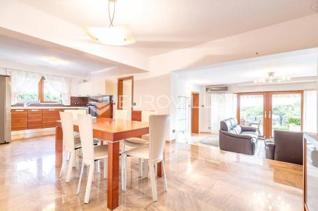 Zagreb, Podsused, obiteljska kuća 450 m² s vanjskim bazenom