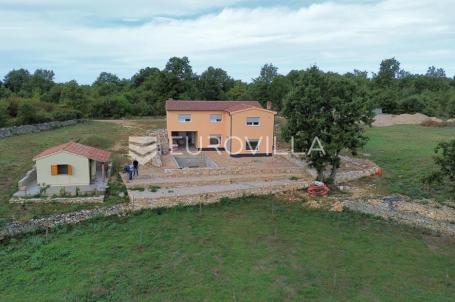 Istra, Štokovci, prostrana kuća s bazenom na osami
