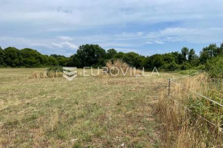Istra, Hreljići, odlično građevinsko zemljište 1886 m² na mirnoj lokaciji