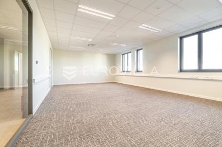 Zagreb, Dubrava, poslovni prostor uredske namjene 435 m2 unutar poslovne zgrade