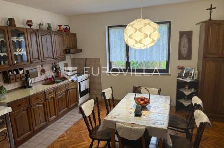 Duga Resa, Mrežnički Brig, kuća 350 m², 130 m do Mrežnice
