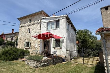 Istra, Valtura, renovirana istarska kamena kuća 140 m², dodatni objekt, 450 m² okućnice