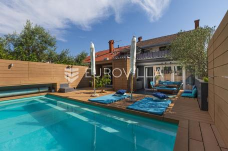 Crikvenica, Dramalj, moderan trosoban apartman s jacuzzijem, vrtom, bazenom i pogledom na more