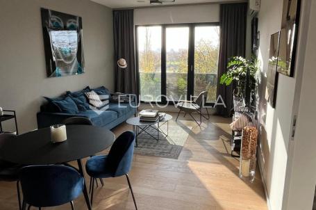Zagreb, Veslačka ulica, predivan dvosoban stan 50 m2 + GPM