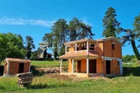 Istra, Pazin, samostojeća roh, bau kuća, 120 m², s bazenom