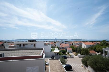 Zadar, Borik – trosobni dvoetažni stan s pogledom na more