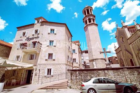 Kaštela, šarmantni hotel prvi red do mora