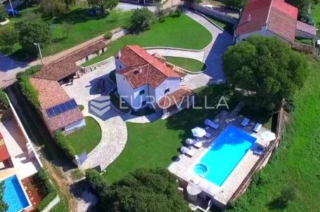 Istra, okolica Višnjana - prekrasna stancija, kuća za odmor + kuća s 4 apartmana
