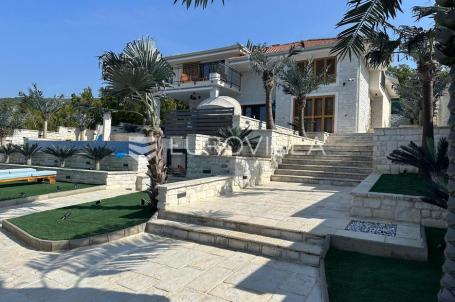 Selce, Crikvenica, izuzetna luksuzna vila, neto korisna površina 400 m² s bazenom i pogledom na more