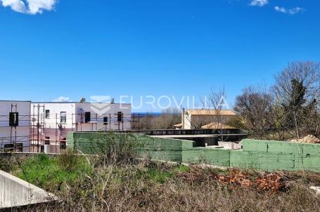 Istra, Smoljanci, građevinsko zemljište 991 m² sa dozvolom za gradnju