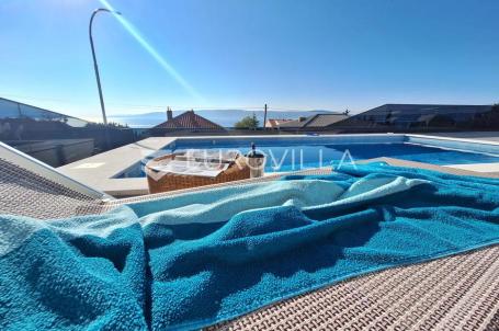 Novi Vinodolski, luksuzna vila sa bazenom i panoramskim pogledom na more