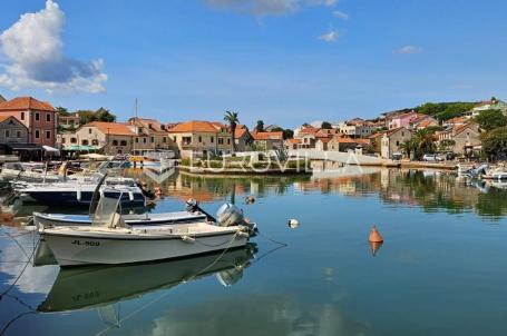 Hvar, Vrboska uvala Basina, atraktivno građevinsko zemljište s pogledom na more, površine 8.000 m²