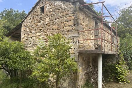 Istra, Zrenj, stara kamena kuća s građevinskim zemljištem 1190m2