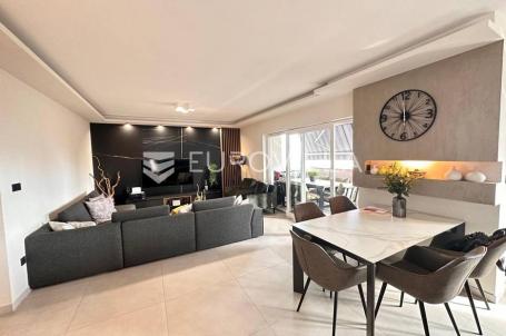 Rijeka, moderan stan s pogledom na more 217 m²