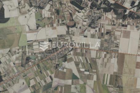 Bizovac, zemljište 31.000 m2 s gospodarskim objektima