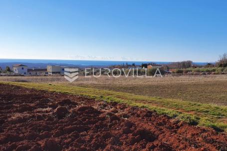 Istra, Poreč okolica – zemljište 1019 m2 s pogledom na more i građevinskom dozvolom